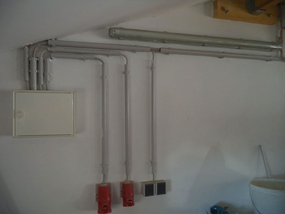 Aufputzinstallation / Bestand